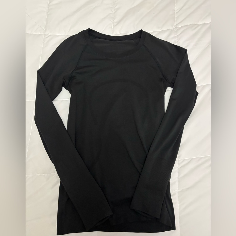 Lululemon Black Swiftly Tech Long Sleeve Regular Length, size 4.